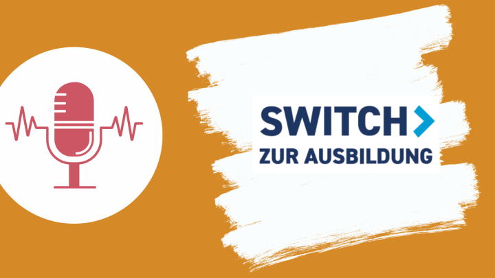 Das Logo des Projekts „Switch zur Ausbildung“ liegt auf orangefarbenem Hintergrund mit Podcast-Symbol.